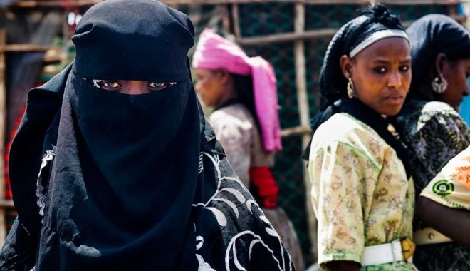 Interzicerea purtării de burqa în public, supusă celei mai înalte instanțe a CEDO - 3431burca-1370032539.jpg