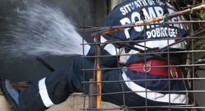 A dat foc la casă și apoi s-a spânzurat (galerie foto) - 3434cfa4a17f019a5aae78ee0bec24bf.jpg