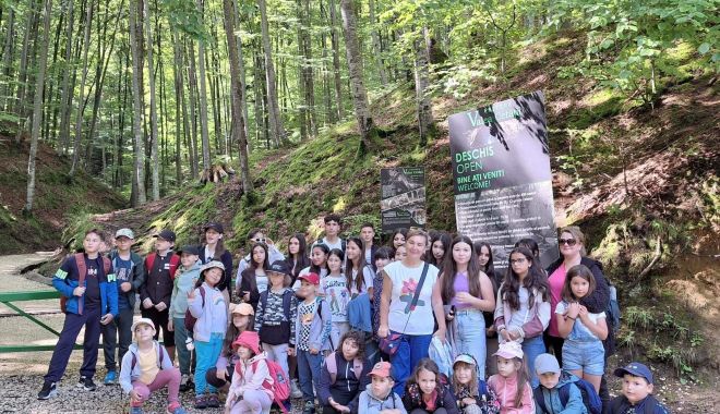 35 de elevi care studiază limba turcă, beneficiari ai unei tabere la Bran - 35-de-elevi-1691427185.jpg