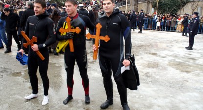 Crucile au sfințit marea - 350a7f7da656aa046ceb52911cedd8ea.jpg