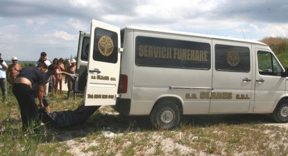Bărbat găsit spânzurat, într-o lizieră, în spatele Casei Căsătoriilor - 35345c34f44640ff8c1ec3454a5d5e86.jpg