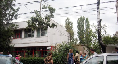Bani aruncați pe… stradă - 354f092ae868db6cdec160ff9c47f6a5.jpg