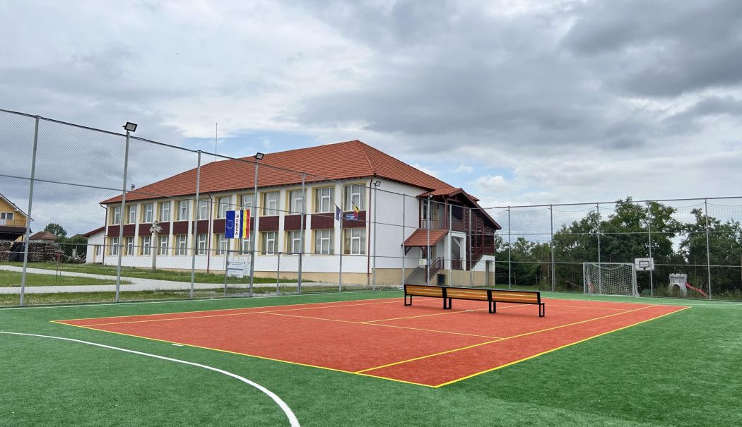 Scene șocante pe terenul de sport. Un copil de 11 a fost bătut de doi colegi, după o ceartă începută la fotbal, în curtea școlii - 35732099211369262905585142641222-1730815007.jpg
