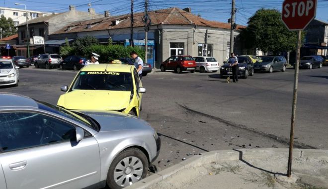 GALERIE FOTO / Accident rutier la intersecția străzilor București și Oborului. Trei autoturisme implicate - 36035714210683598600690557992937-1529935870.jpg