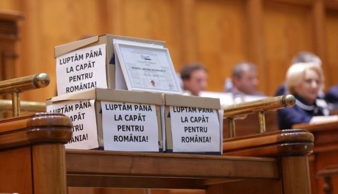 MOȚIUNEA DE CENZURĂ A PICAT! GUVERNUL DĂNCILĂ RĂMÂNE LA PALATUL VICTORIA - 36259838175590186782987666651077-1530113966.jpg