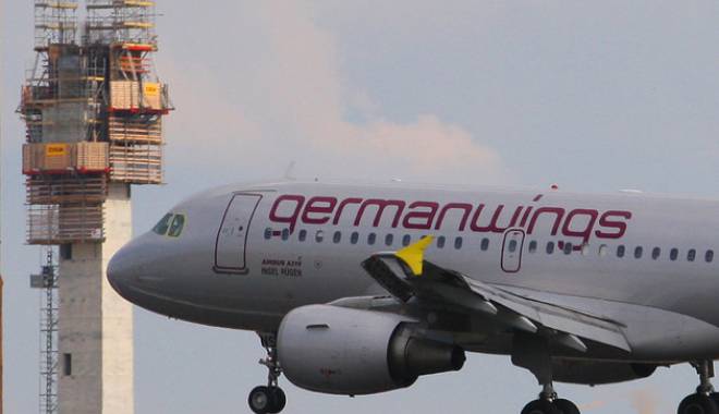 DOUĂ MARI PERSONALITĂȚI, DECEDATE ÎN ACCIDENTUL AVIATIC DIN FRANȚA - 3653073afpmediafaxfotomichaelurb-1427269994.jpg