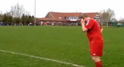 Un fotbalist din Germania a răspuns la telefon în timpul meciului - 36df85263a080f7ce7c3f6098325defd.jpg