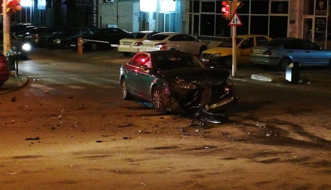 Video. ACCIDENT RUTIER LA CONSTANȚA, ÎN INTERSECȚIE. AMBII ȘOFERI SPUN CĂ AU TRECUT PE VERDE! - 37323937178685047140168291328232-1531895124.jpg