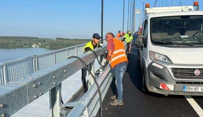 Verificarea şuruburilor parapetului de siguranţă de pe Podul de la Brăila, finalizată. Ce spune CNAIR - 37353539571351540748516441475709-1693722196.jpg
