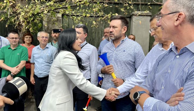 Tensiune uriașă în guvern: Ministrul Muncii a purtat discuții fulger cu protestatarii de la Finanțe