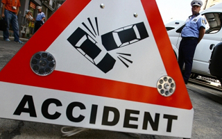 Tragedie / Copilul de nouă ani rănit grav în accidentul cu motociclistul Țaclă a murit - 378010accident-1317365597.jpg
