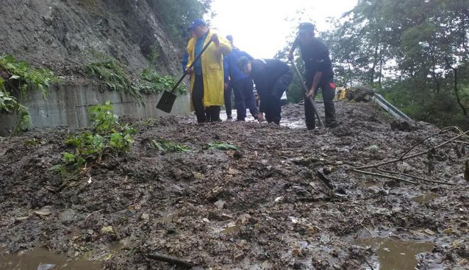 Situl Sarmizegetusa Regia, închis temporar! Pământul a luat-o la vale în zona cetății dacice - 37820054180199488989038159480566-1532699553.jpg