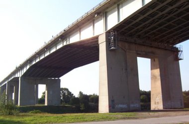 O șosea suspendată s-a prăbușit. 13 oameni au decedat! - 380x250companiidinchinasiturciai-1353833887.jpg