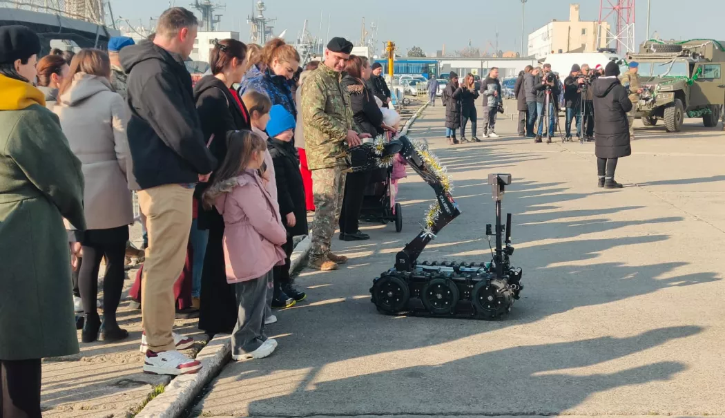 Moș Crăciun Scafandru vine cu sacul plin de cadouri în Portul Militar Constanța