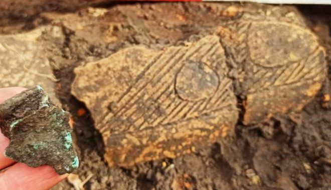 Statuete de lut şi obiecte de metal vechi de câteva mii de ani, descoperite de arheologi