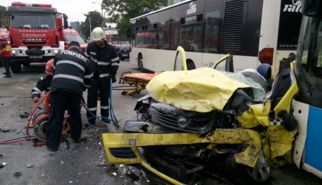 Galerie foto / TRAGEDIE PE ȘOSEA! Doi oameni au murit, alți doi sunt grav răniți - 389663400-1501169488.jpg