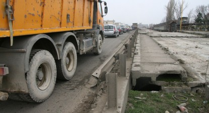 Mașina de la groapă nu se mai întoarce - 38af100fd696ba7cd3ad7de30b94d1f2.jpg