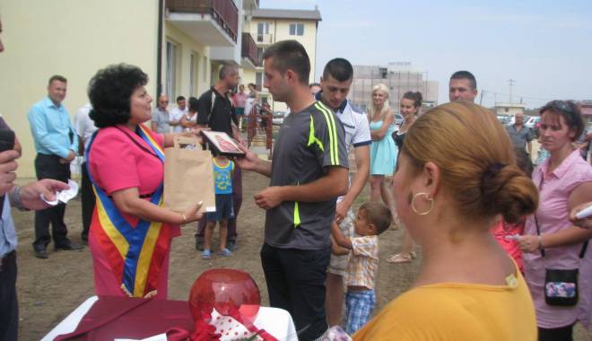 38 de familii din Cumpăna au primit cheile noilor locuințe ANL - 38defamiliicumpana1-1439718828.jpg
