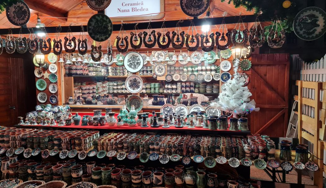 Adriana Bledea, meșter popular din Baia Mare, oferă demonstrații de lucru la roata olarului, la Constanța
