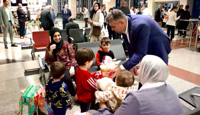 Ciolacu s-a întâlnit cu românii evacuați din Gaza. „Am fost copleșit să văd bucuria din ochii copiilor care au scăpat din infern”