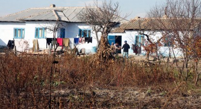 Iarna bate la ușă, romii se bat pe lemne - 39af3153ae383ed718eb8d3aa03875bb.jpg