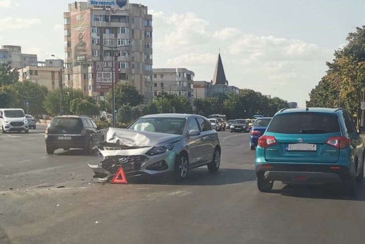 Accident rutier la intersecția de la Dacia - 39c48abf6de24737be69705c625d1938-1721402606.jpg