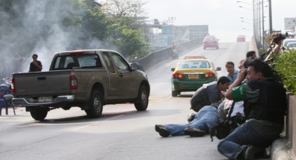 Peste 100 de persoane au fost rănite în timpul violențelor din Bangkok - 39d0d502e6ef0f29515290c88295903f.jpg