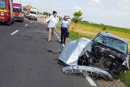 GRAV ACCIDENT RUTIER. Un tânăr a MURIT, după ce a fost proiectat prin parbriz. Fetița lui și soția sunt în comă - 39rjmnx130964-1499664430.jpg