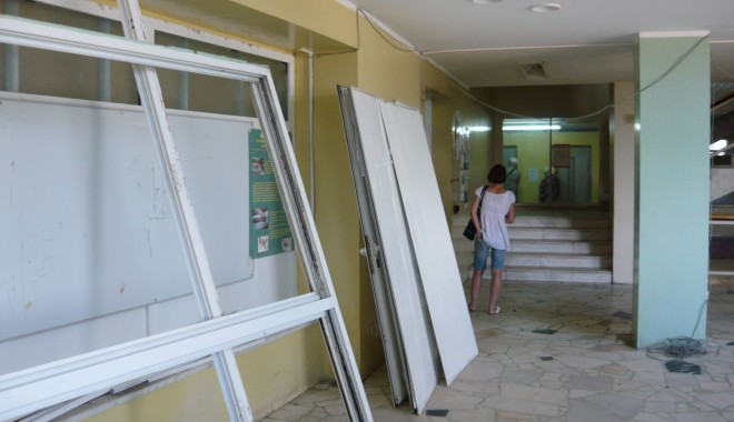 Săli de așteptare la fiecare etaj al Spitalului Județean Constanța - 3augustsalideasteptare-1312370496.jpg