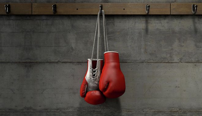 Trei pugilişti români s-au calificat în finalele Campionatelor Europene de box pentru cadeţi - 3boxinggloveshanginginchangeroom-1606768604.jpg