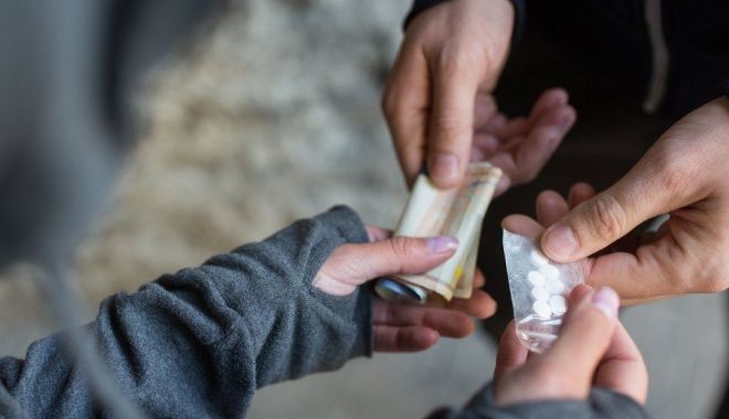 DROGURI ÎN RÂNDUL ELEVILOR! Părinții din Constanța, instruiți de polițiști, pentru a face față fenomenului - 3cb6c2b4e86925320bd94aea3734c190-1665218933.jpg