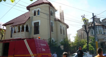Jurnaliști agresați de gorilele lui Nicușor Constantinescu - 3d1ea4feabe1e0e42df6e0c9e599fe93.jpg