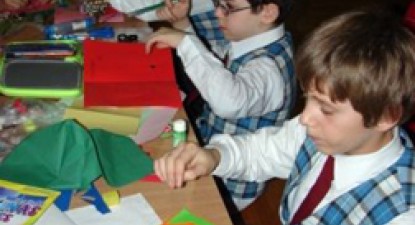 Cu mânuțele astea două am făcut un mărțișor - 3d6f01880543281eabd51360aa9c5417.jpg