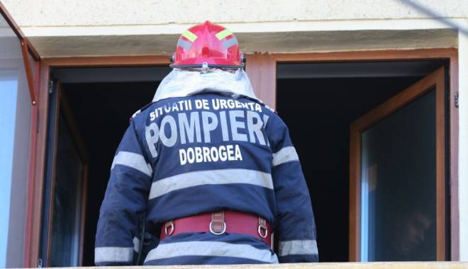 Pompierii, în alertă! Ce se întâmplă pe o stradă din Constanța - 3decembriepompierideblocareusa13-1420538391.jpg