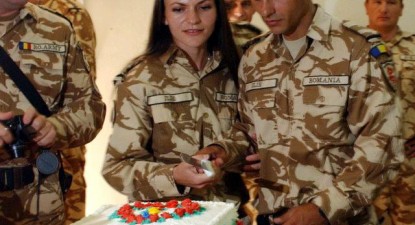 Doi militari români s-au căsătorit în Afganistan - 3df957ba4928b954b29c025dfc01f315.jpg
