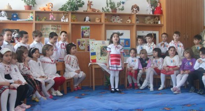 Preșcolari în straie populare - 3e6c33dab26696766a6a0fcf8ffcd945.jpg