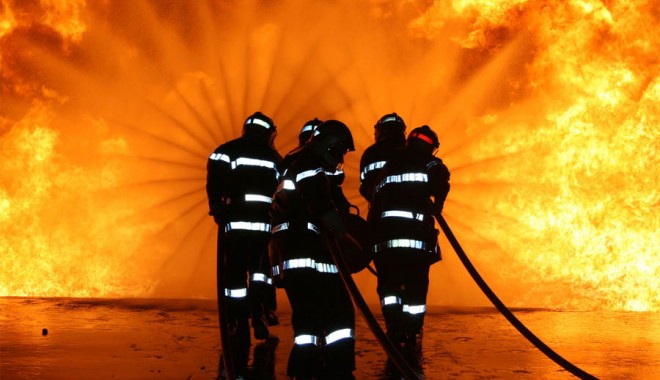 INCENDIU violent în Eforie / Un bărbat și-a pierdut viața - 3e6wyvly-1327052701.jpg