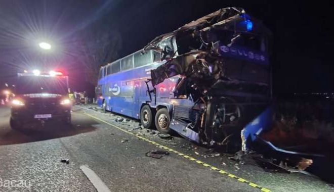 Coliziune între un autocar cu 76 de ucraineni şi un TIR; un copil şi un adult, victime