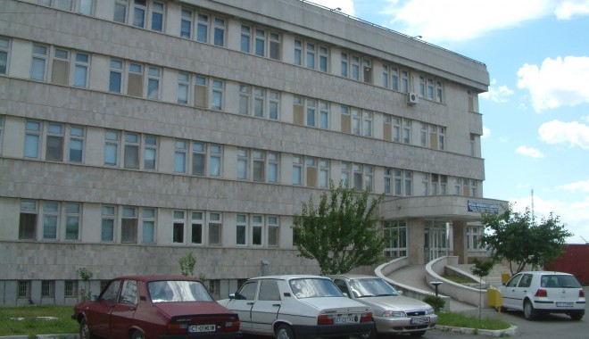 Tentativă de sinucidere în curtea Spitalului CFR Constanța - 3septembrieamenintaresinucidere-1409733205.jpg