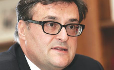 De ce vrea Guvernul român să trimită 40 de polițiști la Paris, de Crăciun - 4-1319025155.jpg