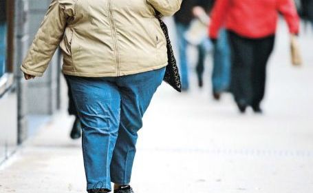 Obezitatea, la fel de nocivă ca fumatul? - 4-1326835350.jpg