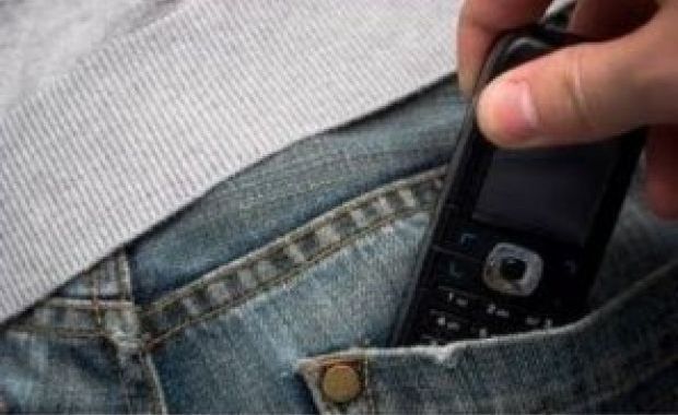 Reținut pentru că a furat telefonul unei tinere - 4-1332248081.jpg