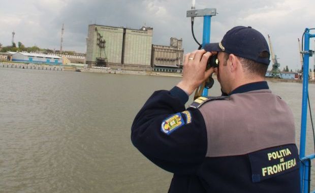 Pescuiau ilegal în Dunăre - 4-1334133172.jpg