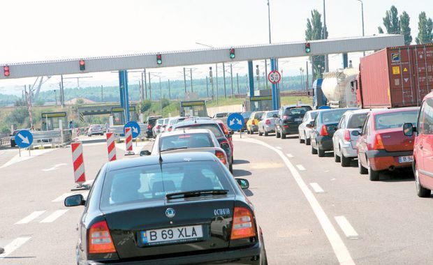 Astăzi, șoferii care vin spre litoral nu plătesc taxa de pod la Fetești - 4-1343979153.jpg