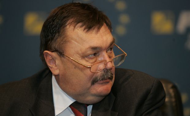 Parchetul cere Parlamentului AVIZUL pentru URMĂRIREA PENALĂ a fostului ministru VICTOR PAUL DOBRE - 4-1344598705.jpg