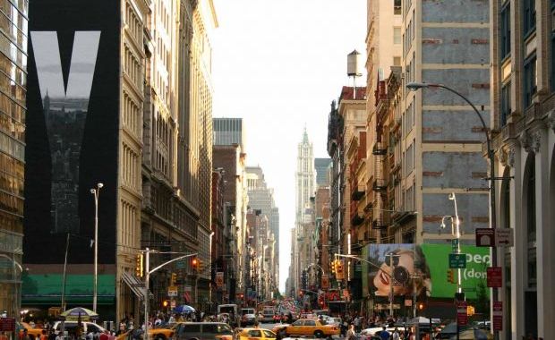 Autoritățile pulverizează pesticide la New York pentru a combate virusul West Nile - 4-1346263564.jpg