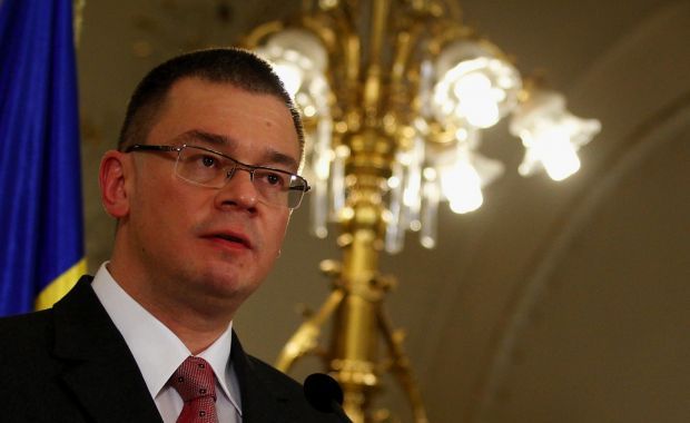 Mihai Răzvan Ungureanu, ales președinte al Partidului Forța Civică - 4-1347018593.jpg
