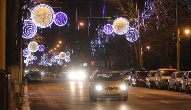 Imagini de poveste! Au fost aprinse luminițele în Constanța. Cum s-a pregătit orașul pentru Crăciun - 4-1417950159.jpg