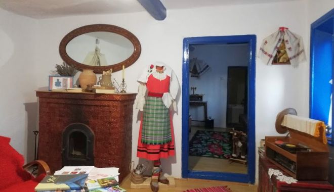 Tradiţiile românilor, promovate în ajun de Paşte, în gospodăria 