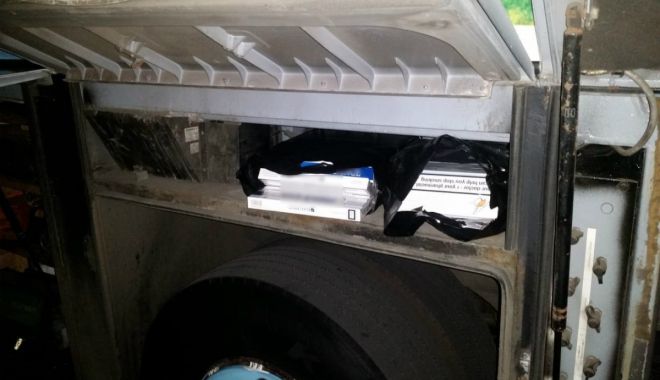 Alcool și țigări de contrabandă, descoperite într-un autocar - 40-1539002382.jpg